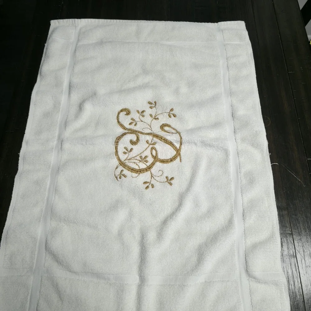 VTG Muscogee White Hand Towel All Cotton Gold Embroidered Monogram B Leaf USA